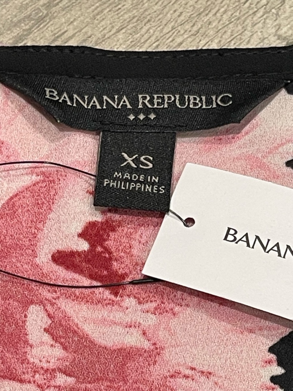 Banana Republic Floral Camisole Top Black Pink XS NWT - Picture 3 of 9